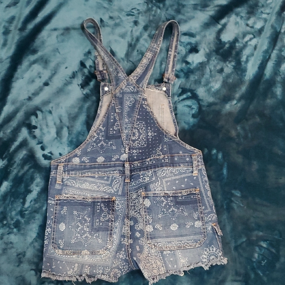Blue Denim Patterned Ripped Overall Shorts! - Picture 12 of 15
